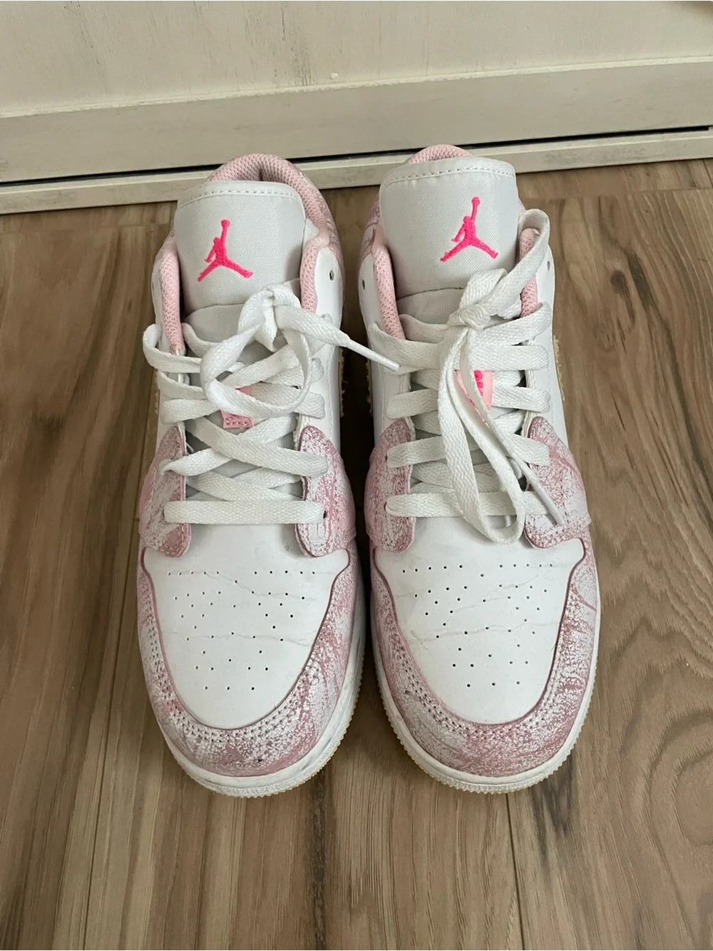 Air Jordan 1 Low SE GS Paint Drip Pink Gold Sneakers Size 6Y / Women’s 7.5